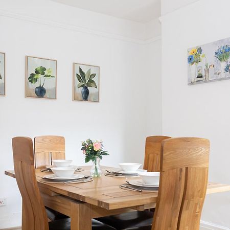 Bright & Modern 3 Bedroom Old Trafford Home 맨체스터 외부 사진