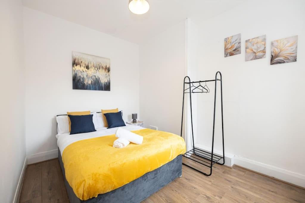 Bright & Modern 3 Bedroom Old Trafford Home 맨체스터 외부 사진