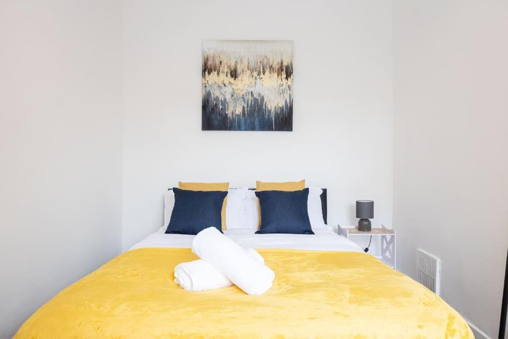 Bright & Modern 3 Bedroom Old Trafford Home 맨체스터 외부 사진