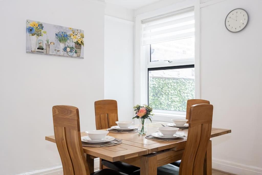 Bright & Modern 3 Bedroom Old Trafford Home 맨체스터 외부 사진