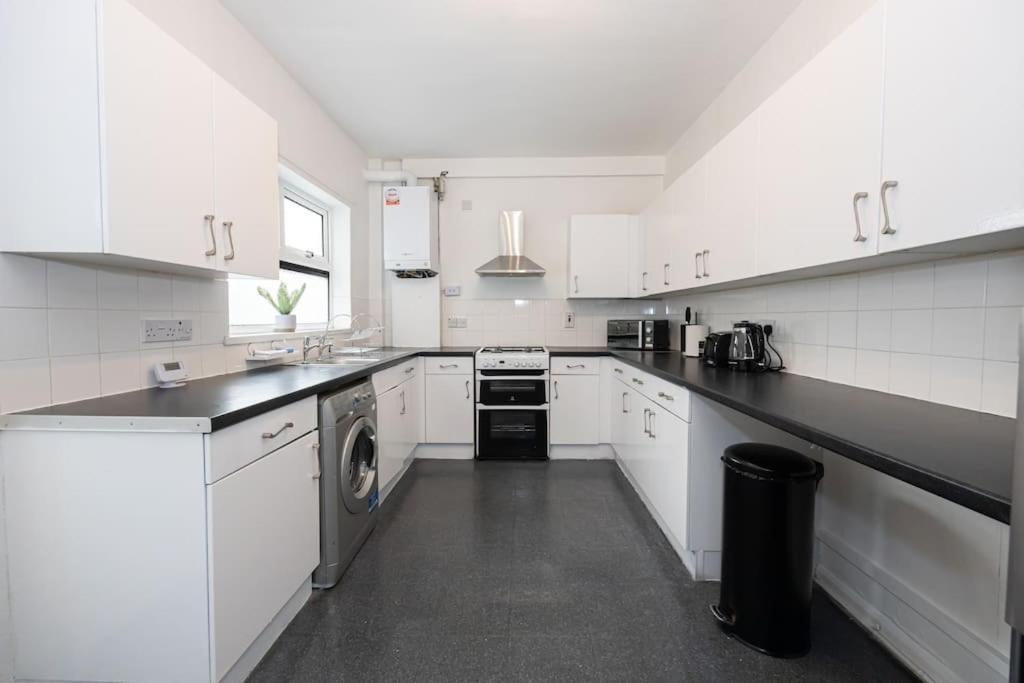 Bright & Modern 3 Bedroom Old Trafford Home 맨체스터 외부 사진