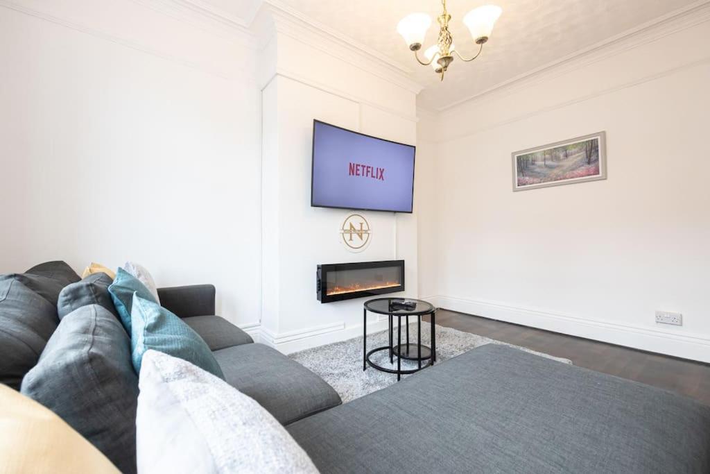Bright & Modern 3 Bedroom Old Trafford Home 맨체스터 외부 사진