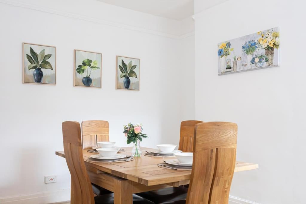 Bright & Modern 3 Bedroom Old Trafford Home 맨체스터 외부 사진