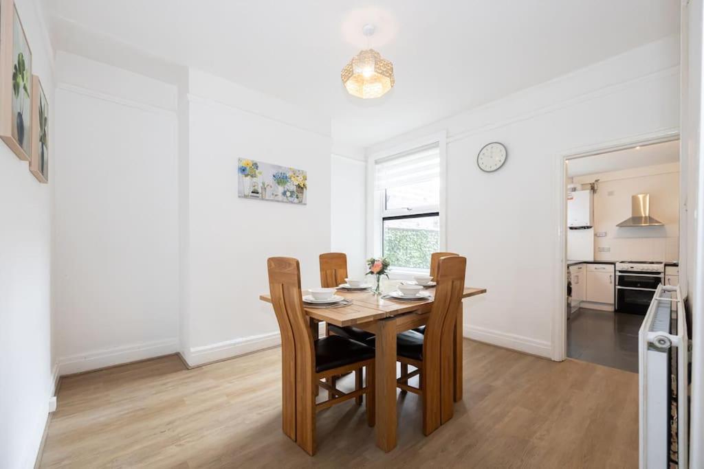 Bright & Modern 3 Bedroom Old Trafford Home 맨체스터 외부 사진