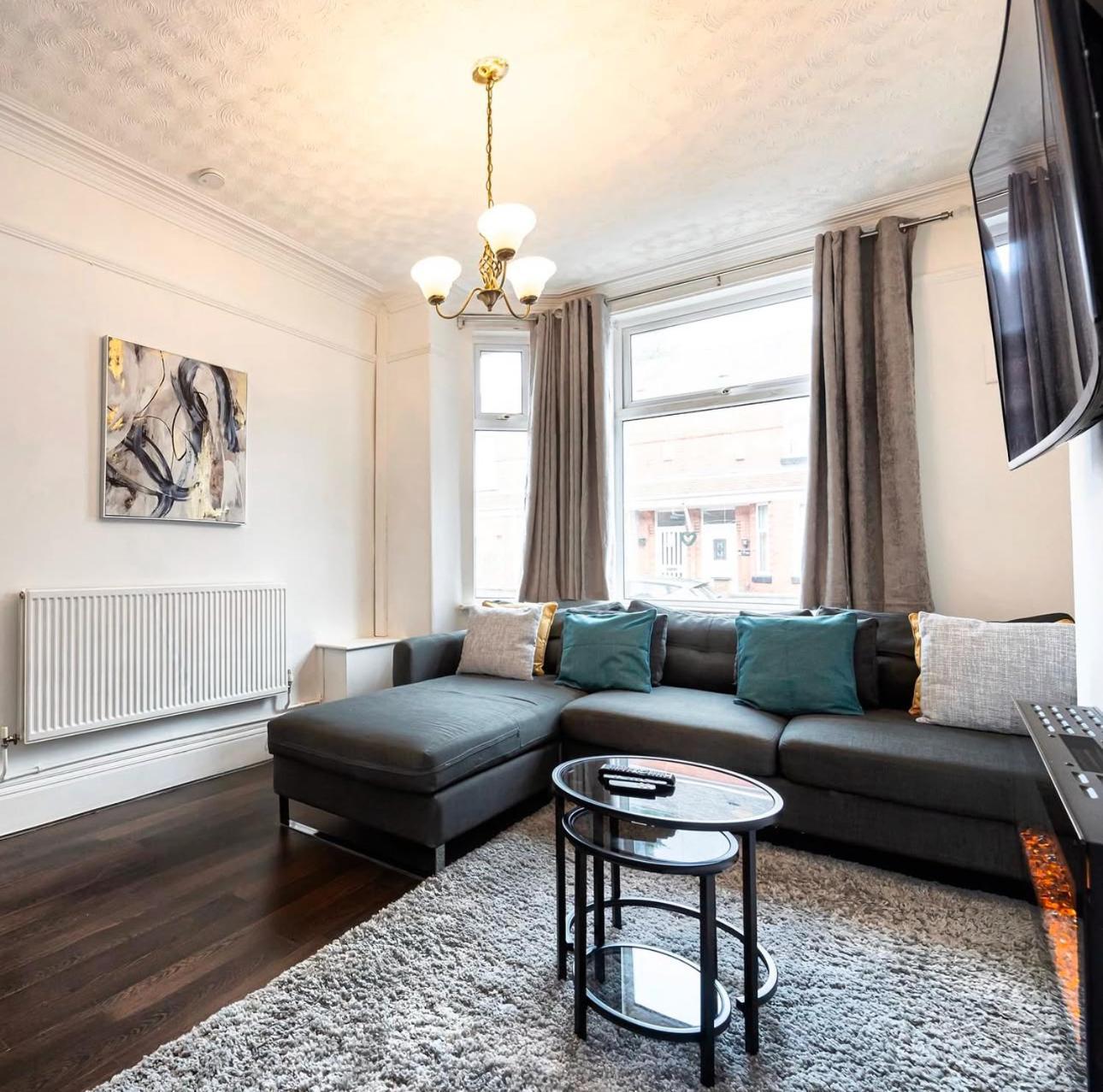 Bright & Modern 3 Bedroom Old Trafford Home 맨체스터 외부 사진